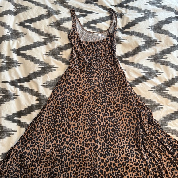 Reformation Mary dress in medium leopard print, has pockets - Picture 2 of 5